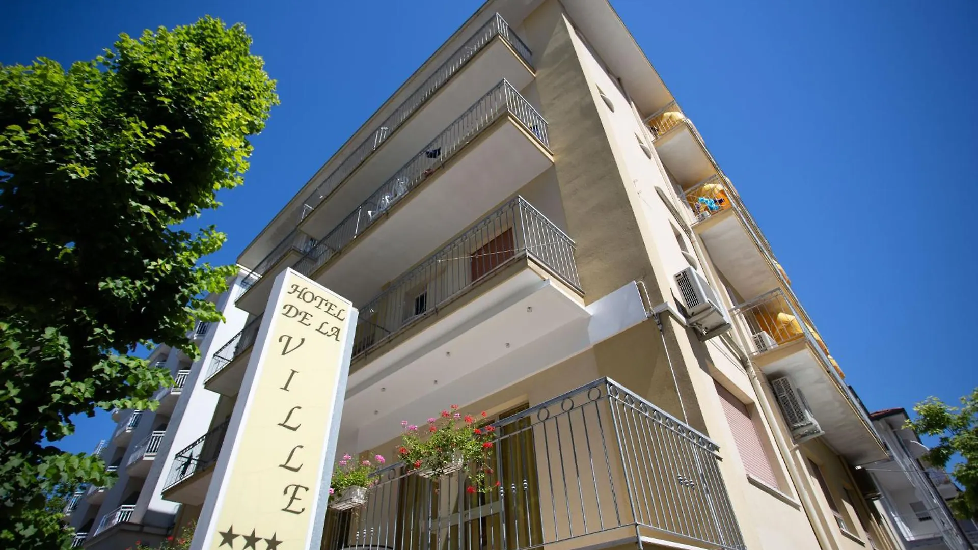 Hotel De La Ville location